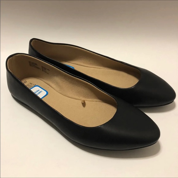 Time and Tru Shoes - New Black Slip on flat shoes Size 81/2 W
Wide width